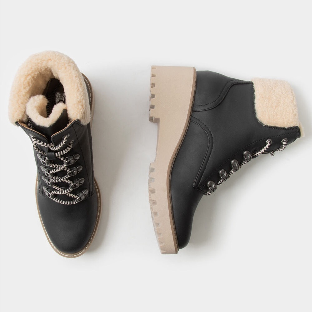 DV by Dolce Vita Black Ankle Booties with Cream Shearling Collar - Picture 2 of 4